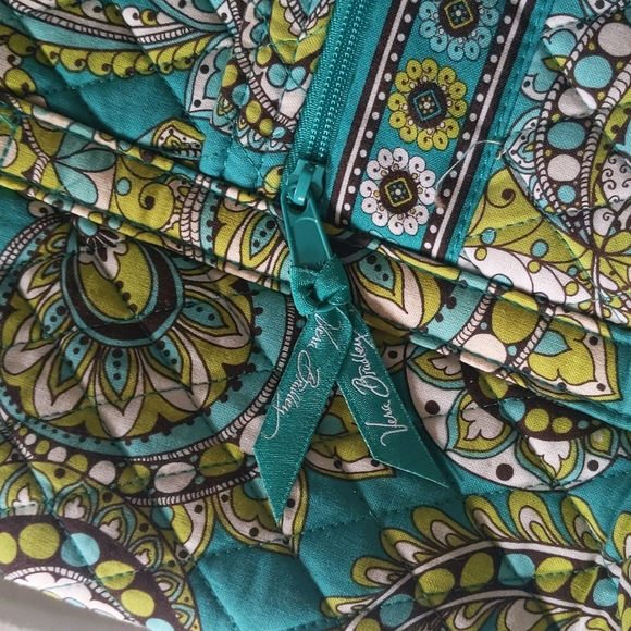 Small Vera Bradley tote. - Picture 2 of 3